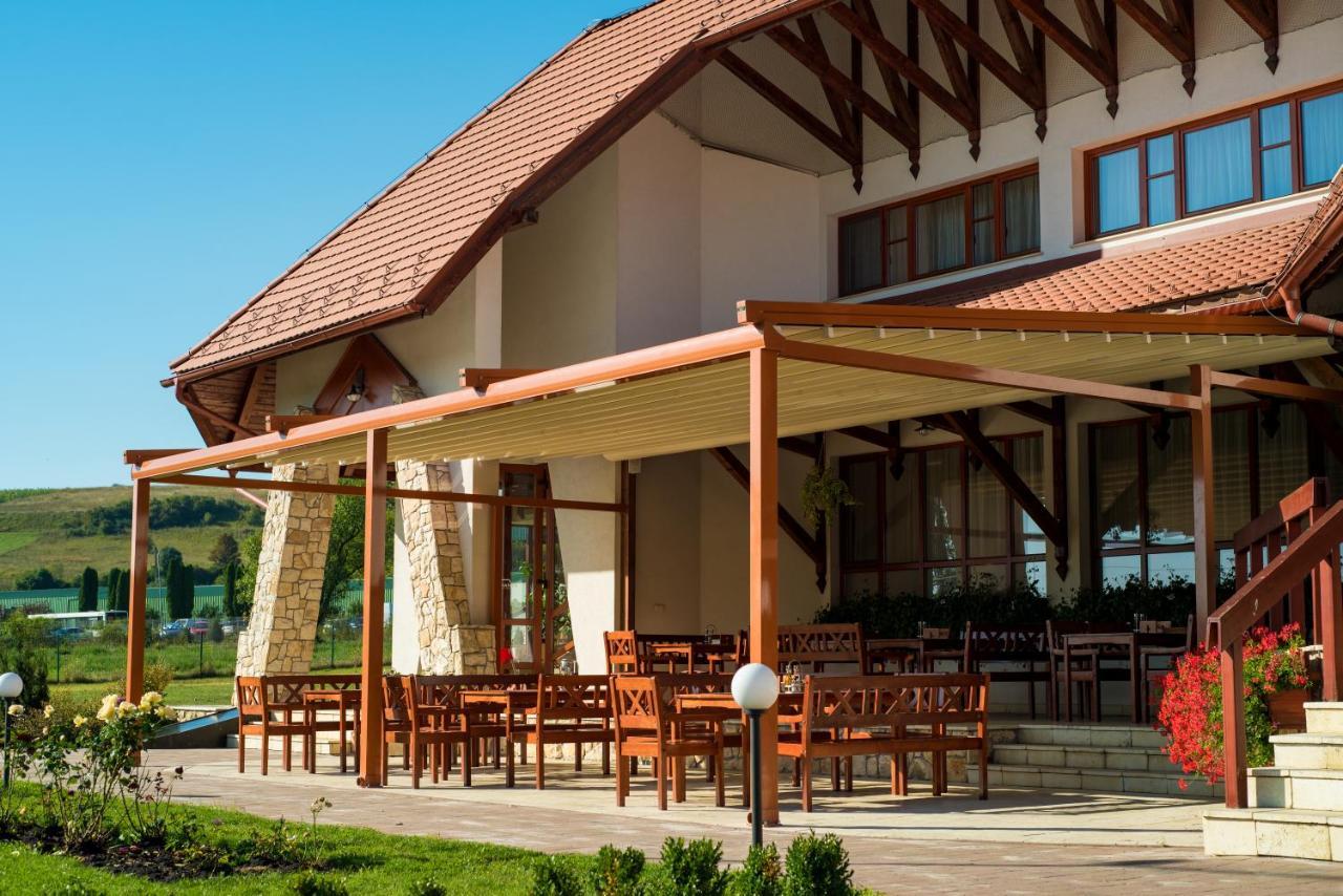 Bonanza Pensiune & Restaurant Mera Exterior photo